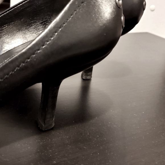 NINE WEST Black Low 1.5" Heel US 7.5 M - Picture 2 of 5